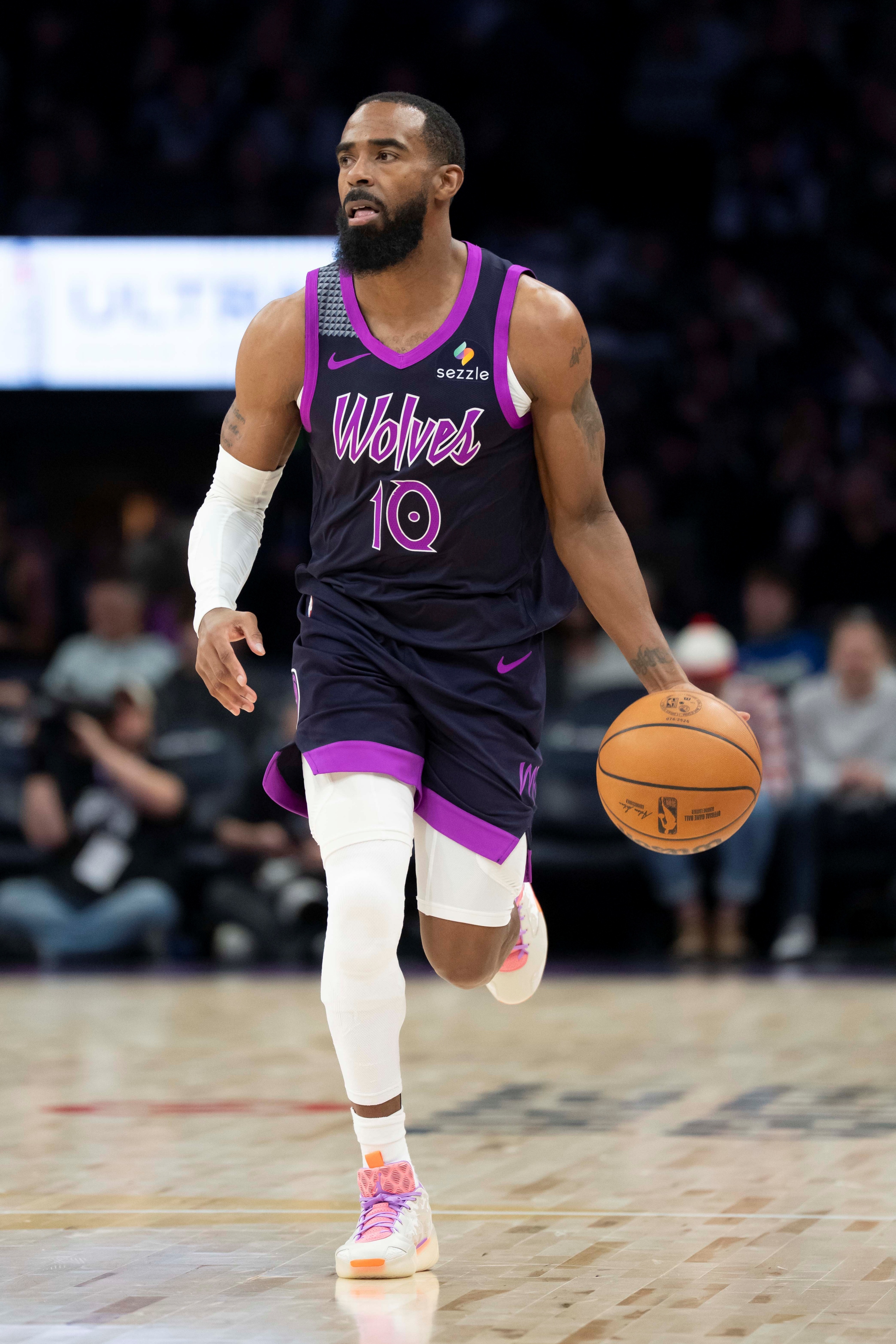 谁需要控卫?👀黄蜂官宣裁掉38岁老将康利 球员连续被交易两次